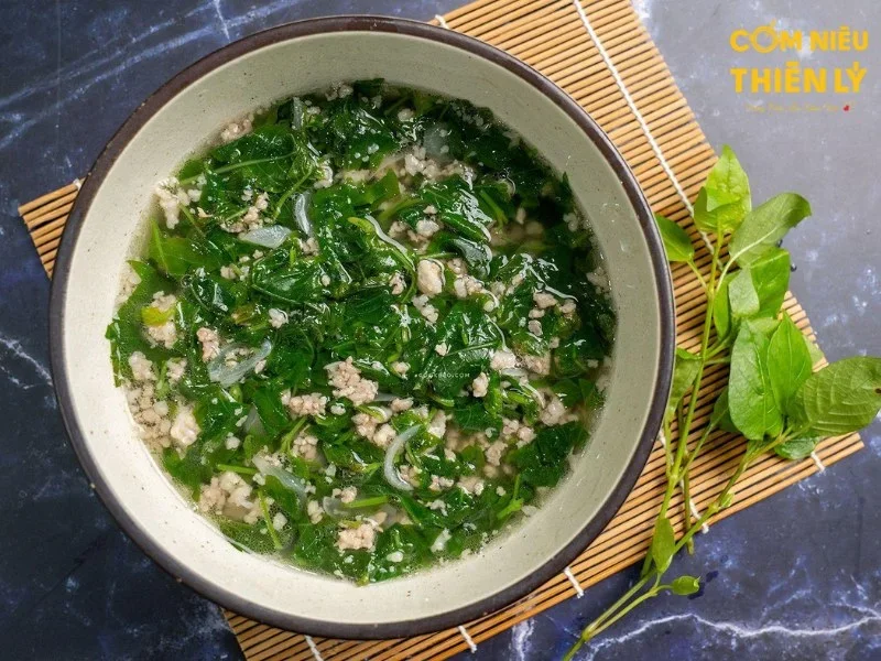 Canh rau ngót nấu thịt băm ngọt thanh mát