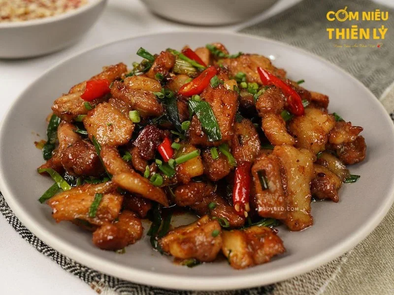 Thịt rang cháy cạnh đậm đà hương vị đưa cơm