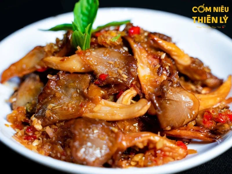 Nấm bào ngư kho sả ớt tròn vị