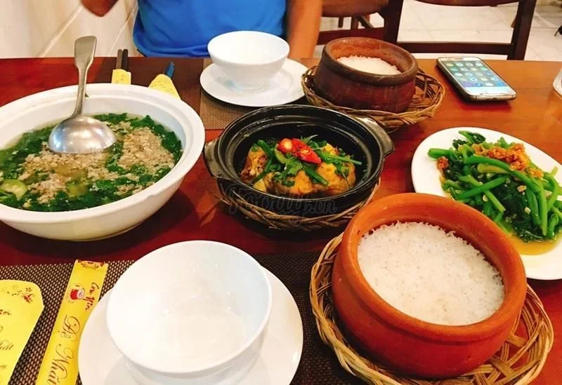 Thực đơn cơm trưa ngon, đủ chất dành cho dân văn phòng tại cơm niêu Sài Gòn