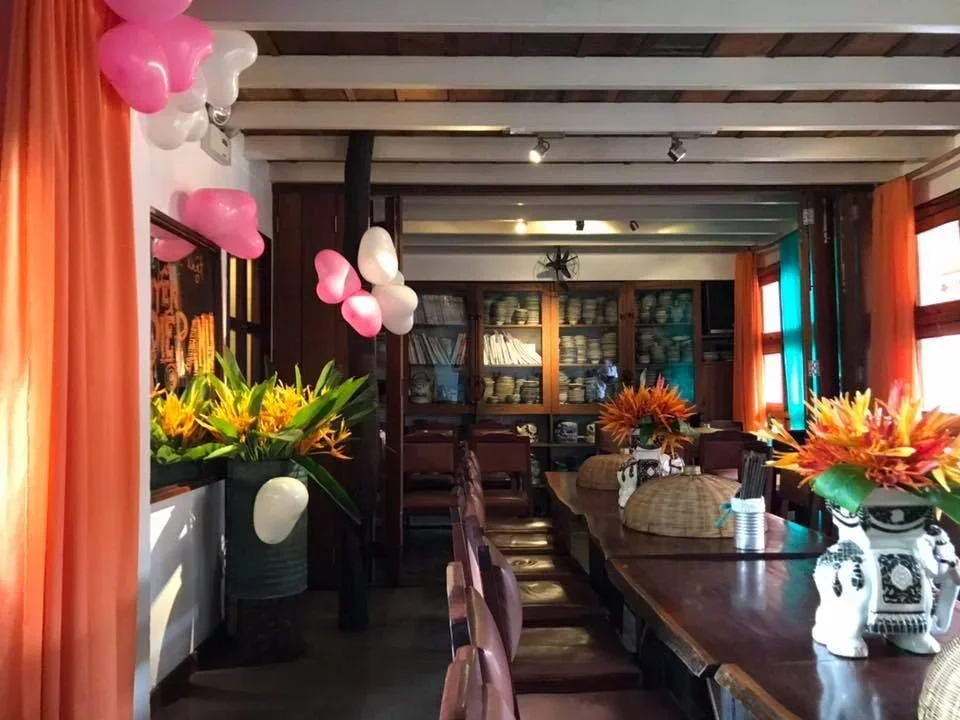 Bước vào Cục Gạch Quán, như lạc về nhà bà cổ điển.