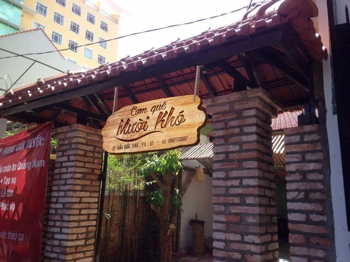 Explore authentic Central flavors at Com Que Muoi Kho!