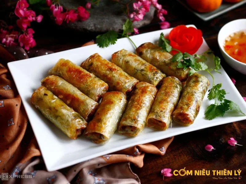 Fried spring rolls are an essential dish in the family meal during important occasions.