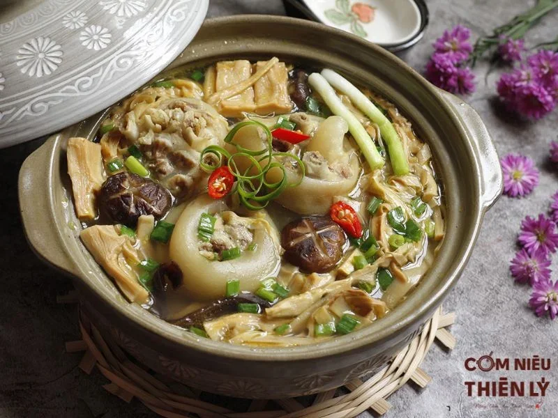 The pork leg is tender and melts in your mouth, while the bamboo shoots are crispy and crunchy, creating a flavorful broth.