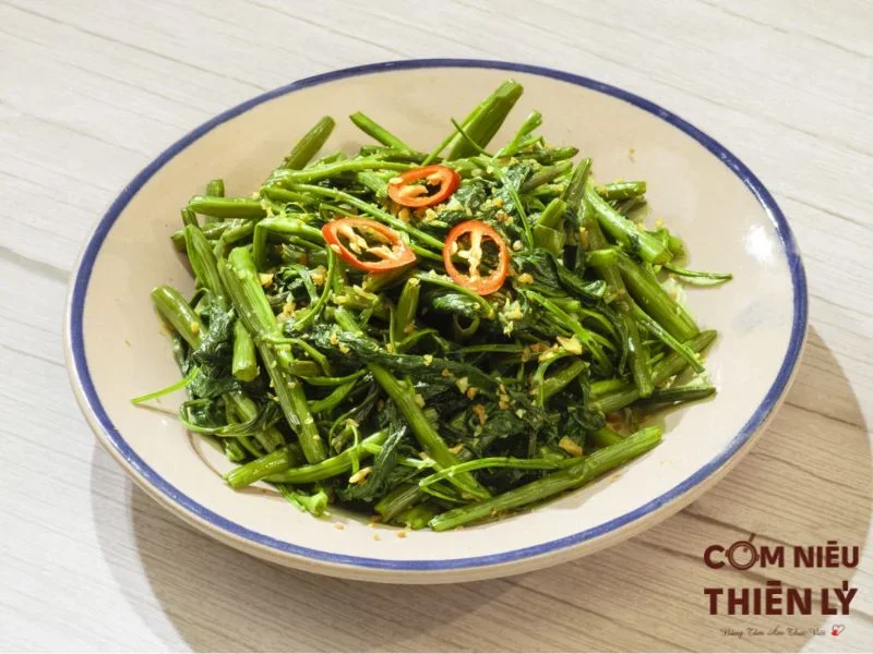 Stir-fried water spinach with garlic is quite simple to prepare and doesn't take much time.