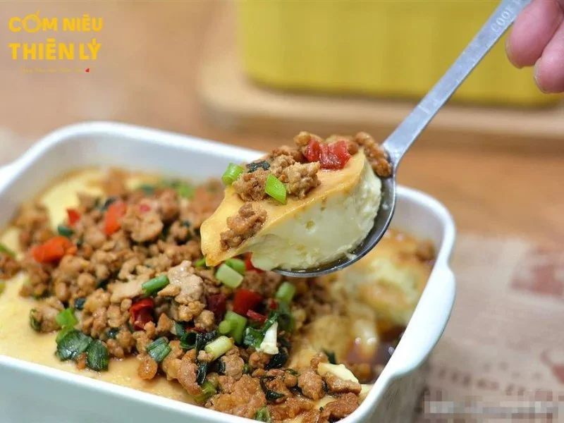 Soft tofu with minced meat sauce - rich in flavor