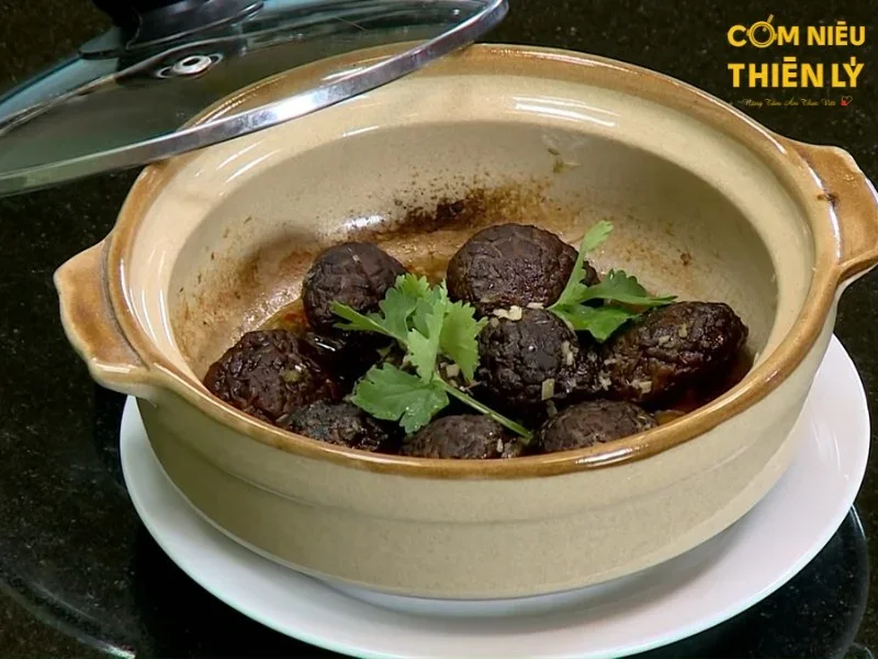 The savory braised shiitake mushrooms in soy sauce