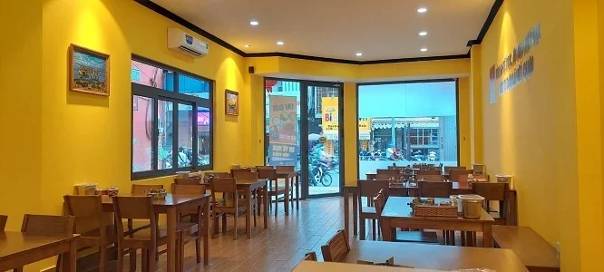 Cozy, clean space at Tu Dau Quan!