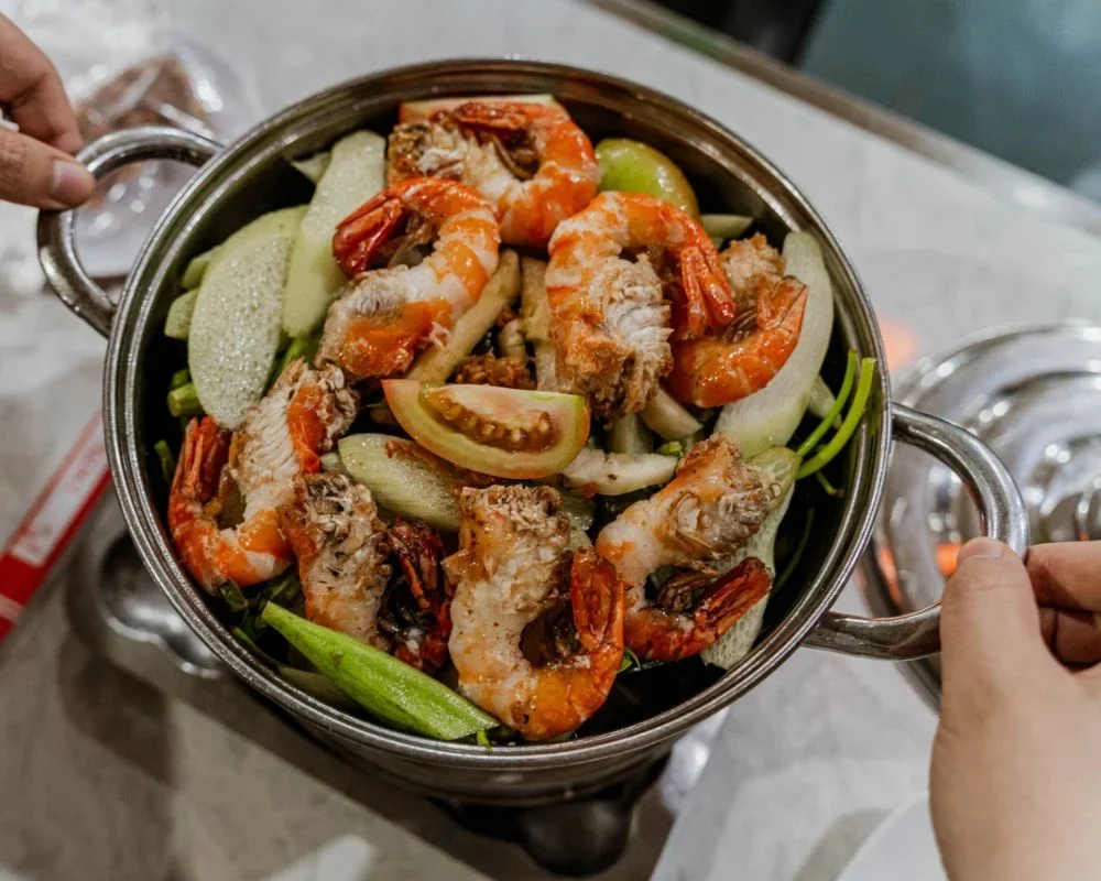 The delicious and attractive crayfish hotpot at Quan Tre attracts a large number of diners to experience