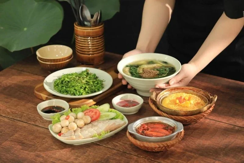 Experience the flavors of Vietnam's three regions at Com Nieu Thien Ly Restaurant