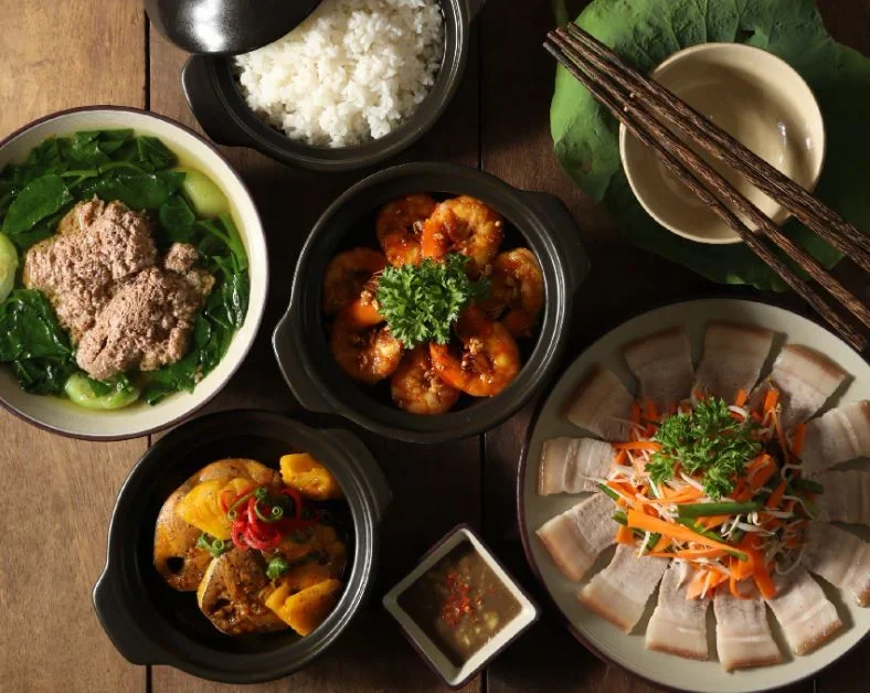 Bếp Khói Lam là địa điểm lý tưởng cho những ai muốn tìm về hương vị quê hương giữa lòng Sài Gòn náo nhiệt