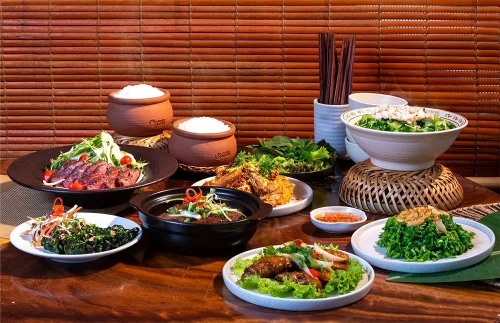 Thưởng thức cơm niêu chuẩn vị nhà tại Quán Bụi