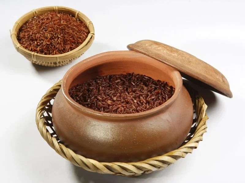 Nồi cơm niêu đa số được làm từ đất nung