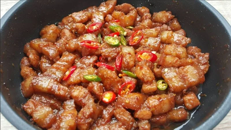 Thịt kho mắm ruốc ba chỉ-món ăn tốn cơm bao nhà gia đình