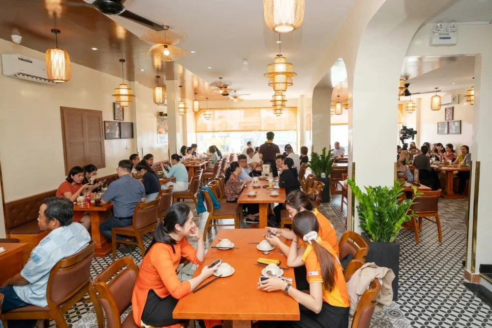 Spacious space at Com Nieu Thien Ly Restaurant